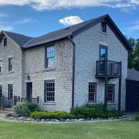 The Inn On The Olde Homestead